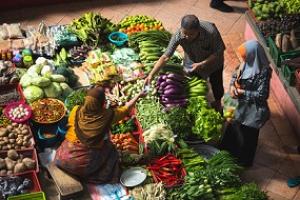 Vibrant vegetable market transaction 